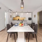 Awesome In Apartamento
