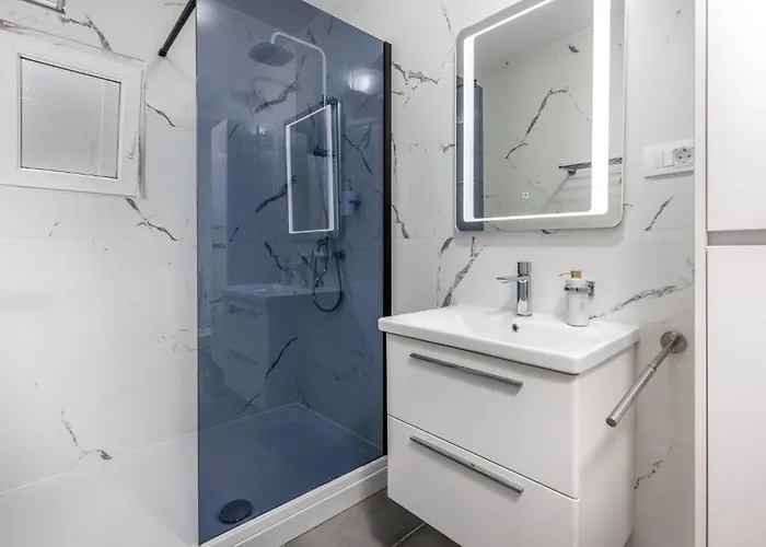 1 Bedroom Awesome In Apartment