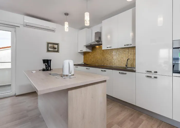 1 Bedroom Awesome In شقة