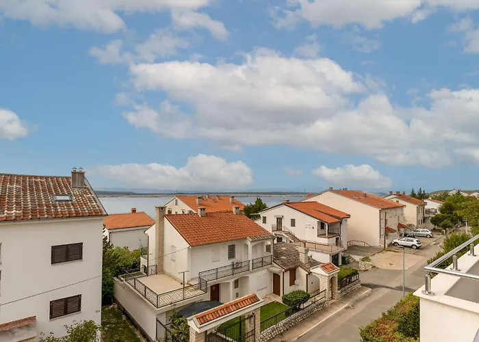 Apartment 1 Bedroom Awesome In Dramalj