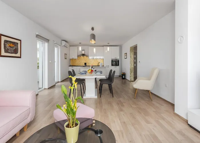 1 Bedroom Awesome In Dramalj