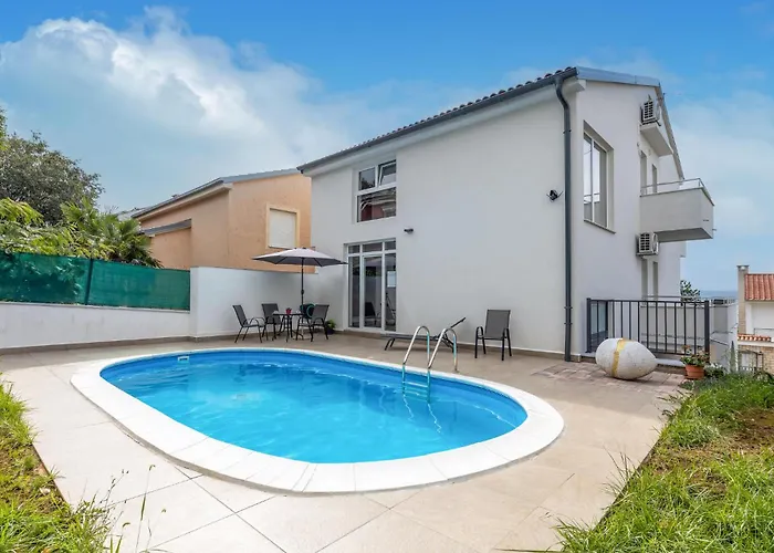 1 Bedroom Awesome In شقة *